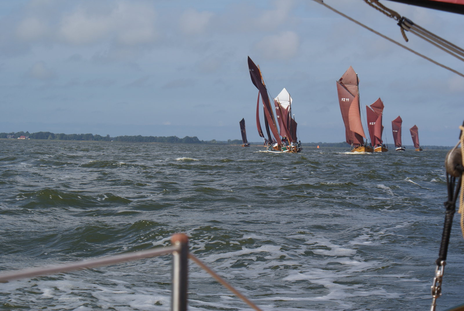 Usiłują nas dogonić Usiłują nas dogonić